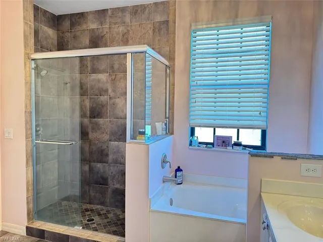 15582 Summit Place Cir 405, Naples, Florida 34119