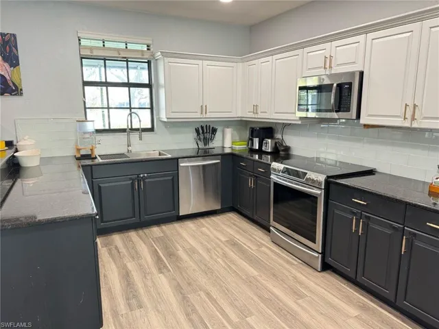 15582 Summit Place Cir 405, Naples, Florida 34119