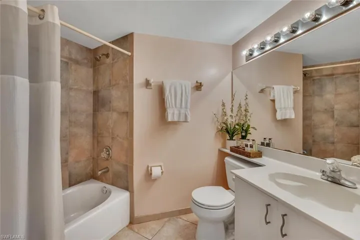 47 Bennington Dr 7, Naples, Florida 34104