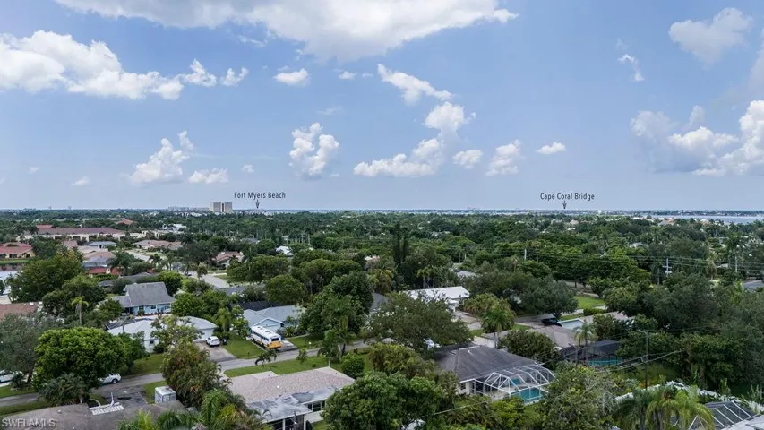 close proximity to Fort Myers Beach, Sanibel, Cape Coral...