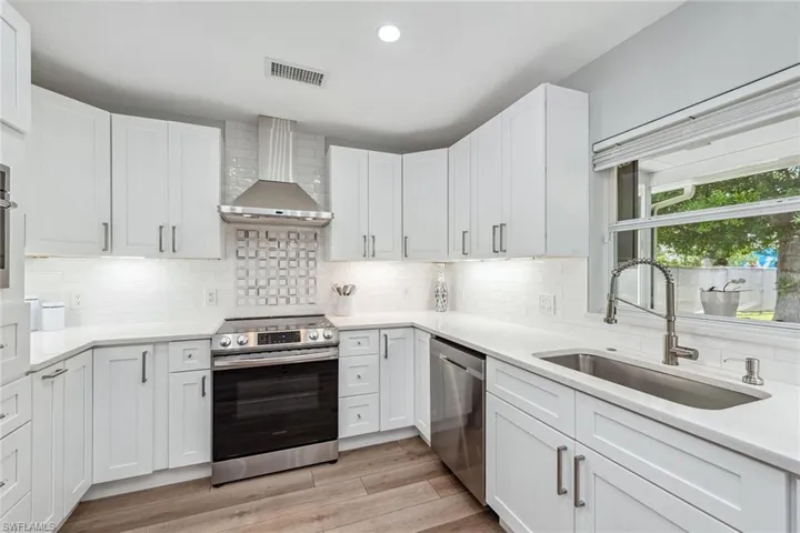 5322  Sholtz  ST, Naples, FL 34113