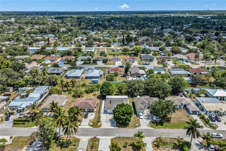 5322  Sholtz  ST, Naples, FL 34113