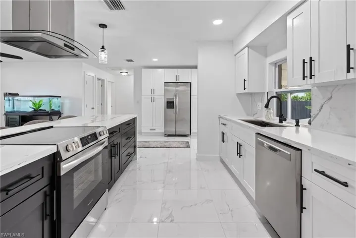 6055 Macbeth Ln, Fort Myers, Florida 33908