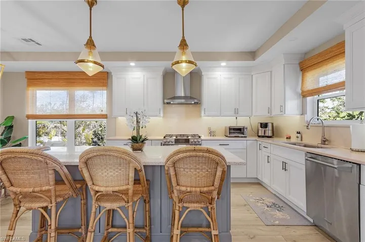 Breakfast Bar/Kitchen