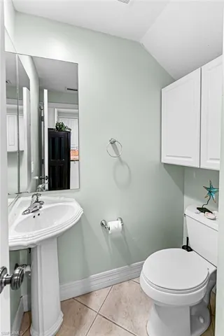 Downstairs 1/2 Bath