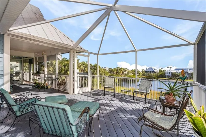 Large Porch/Lake Views