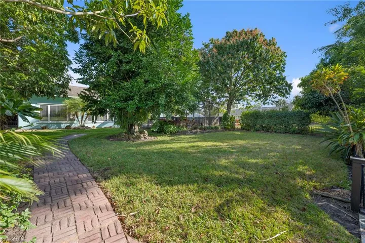 27218 Barefoot Ln, Bonita Springs, Florida 34135