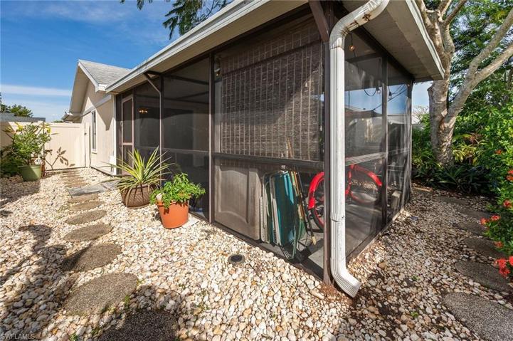 LOW MAINTENANCE, FENCED BACK YARD