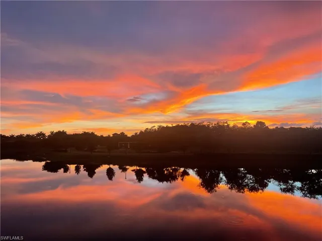 Spectacular Evening Sunsets right from the Lanai
