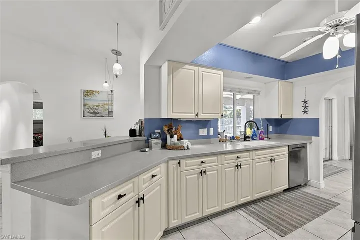 601 Se 19th St, Cape Coral, Florida 33990