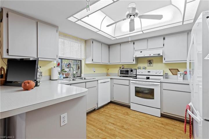 602  Gleason  PKWY, Cape Coral, FL 33914