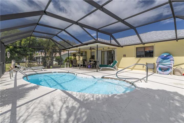 602  Gleason  PKWY, Cape Coral, FL 33914
