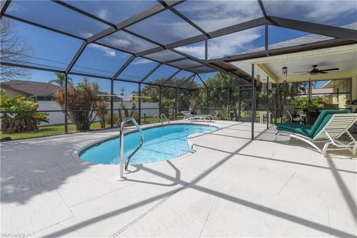 602  Gleason  PKWY, Cape Coral, FL 33914