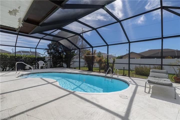 602  Gleason  PKWY, Cape Coral, FL 33914