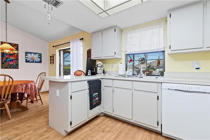 602  Gleason  PKWY, Cape Coral, FL 33914