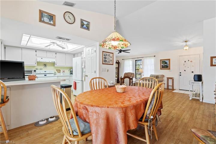 602  Gleason  PKWY, Cape Coral, FL 33914