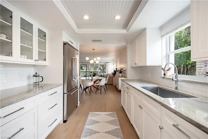 Great Kitchen with lots of storage