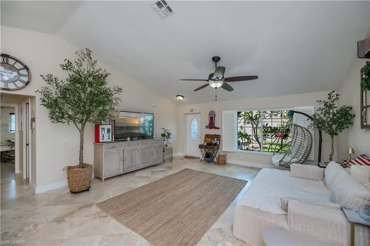 909 SW 6th  CT, Cape Coral, FL 33991