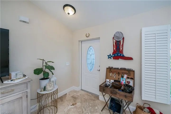 909 SW 6th  CT, Cape Coral, FL 33991