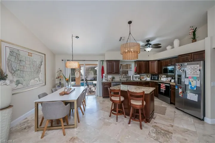 909 SW 6th  CT, Cape Coral, FL 33991