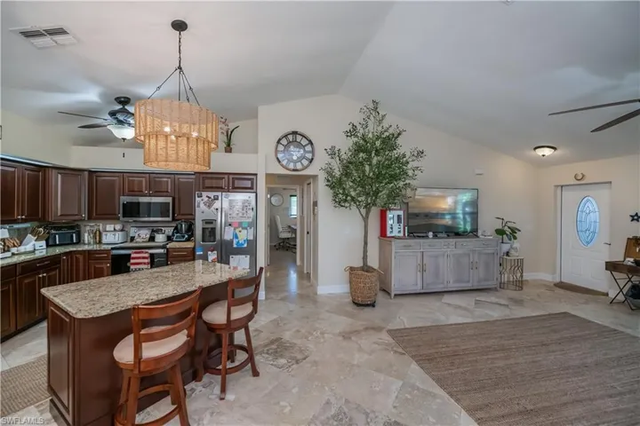 909 SW 6th  CT, Cape Coral, FL 33991
