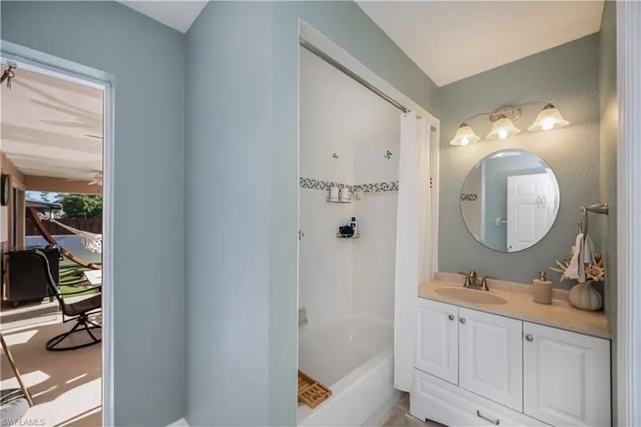 909 SW 6th  CT, Cape Coral, FL 33991