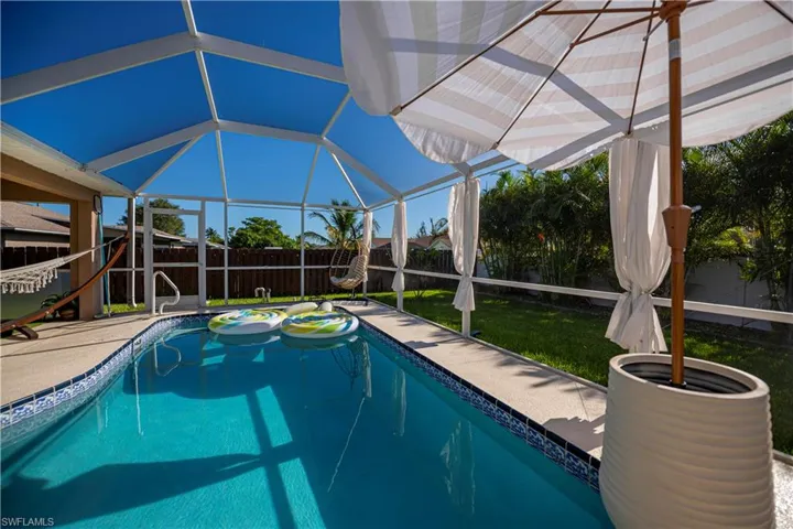 909 SW 6th  CT, Cape Coral, FL 33991