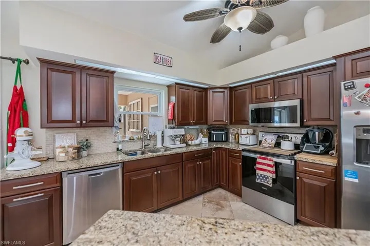 909 SW 6th  CT, Cape Coral, FL 33991