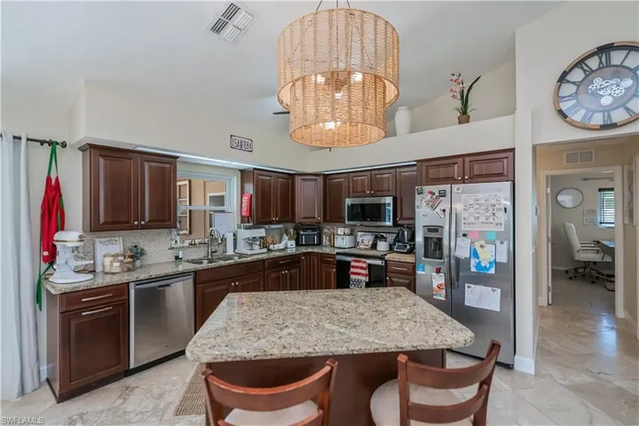 909 SW 6th  CT, Cape Coral, FL 33991