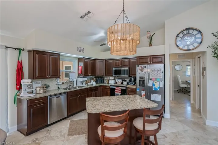 909 SW 6th  CT, Cape Coral, FL 33991