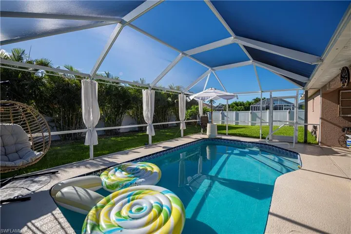 909 SW 6th  CT, Cape Coral, FL 33991