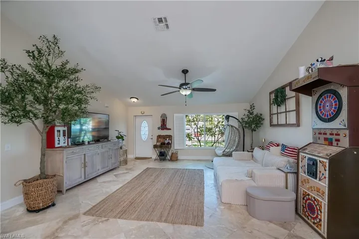 909 SW 6th  CT, Cape Coral, FL 33991