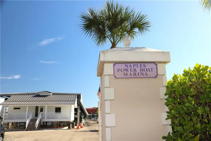 705  11th S ST, Naples, FL 34102