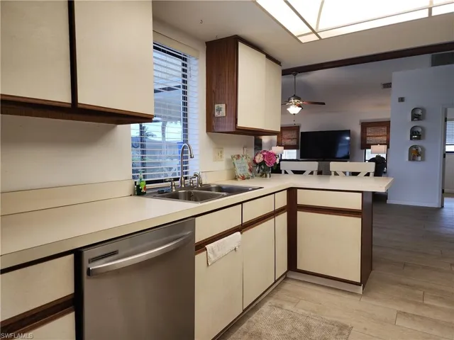 1822 Se 11th Ter, Cape Coral, Florida 33990