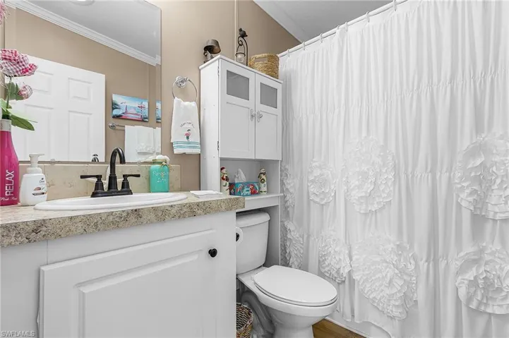 2nd bath between 2nd ,3rd bedrooms