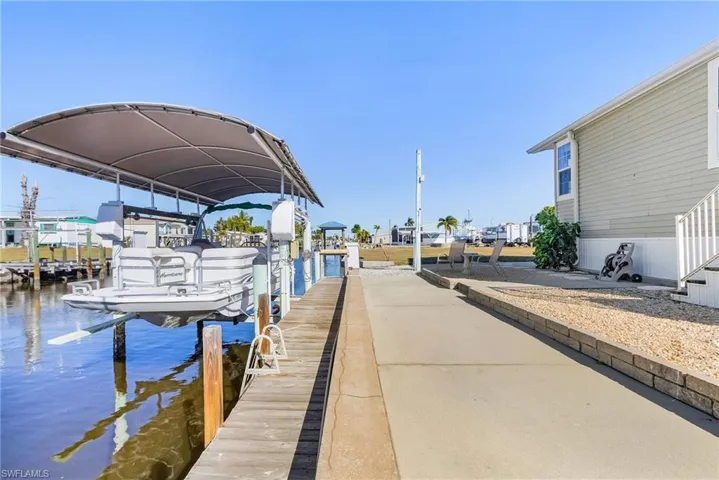 7k covered boat lift