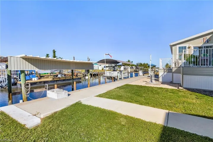 boat house and 7K boat lift