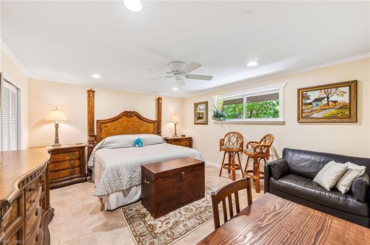 Bedroom 4 with King Bed