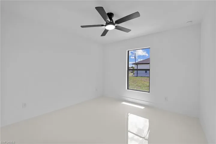 Empty room with ceiling fan