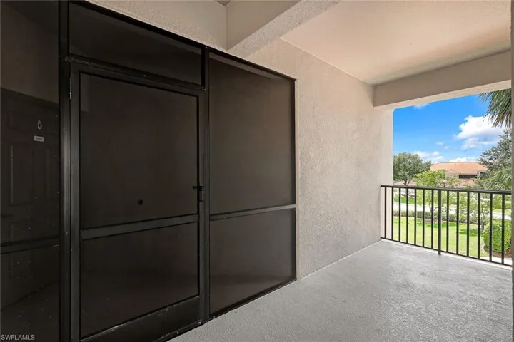 Screened Entry Way