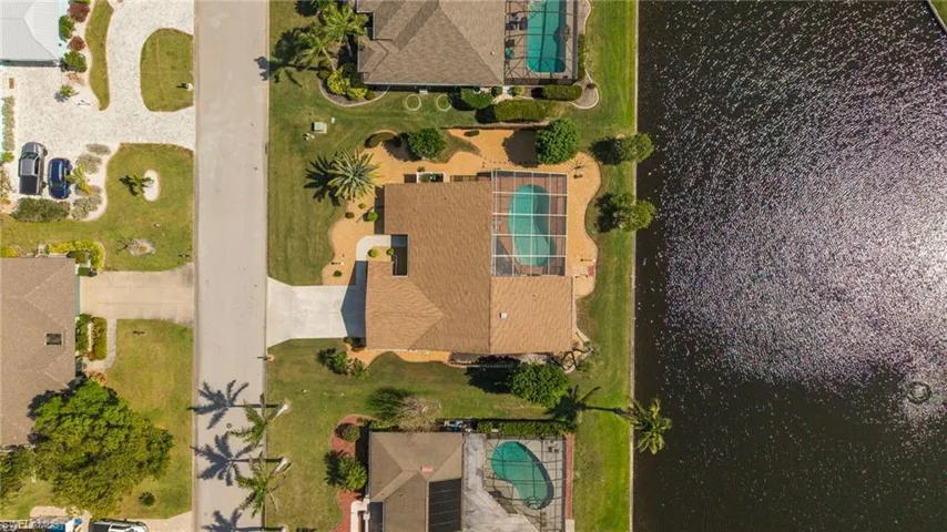Birds eye view of property