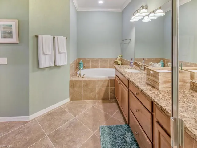 9484 Casoria Ct 201, Naples, Florida 34113