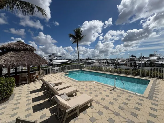 891  10th S ST, Naples, FL 34102