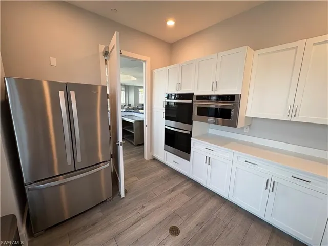 891  10th S ST, Naples, FL 34102