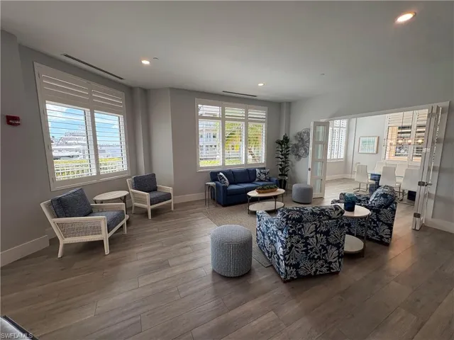 891  10th S ST, Naples, FL 34102