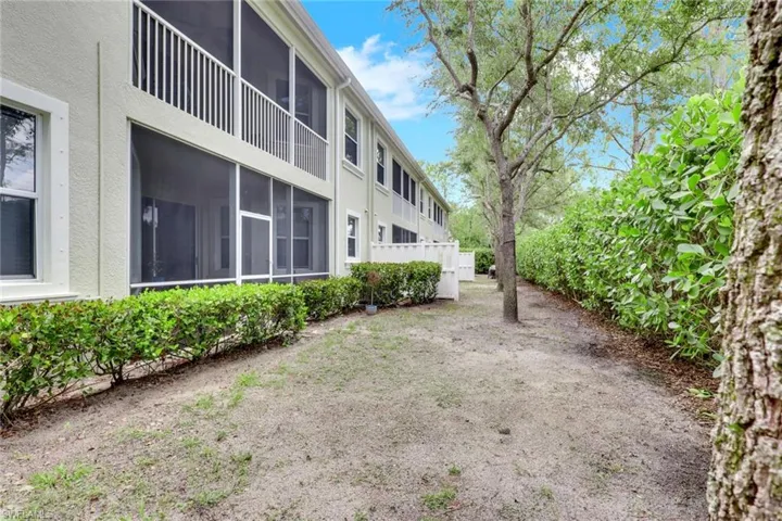1335 Mariposa Cir 4103, Naples, Florida 34105