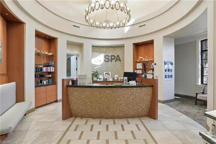 9832 Venezia Cir 1025, Naples, Florida 34113