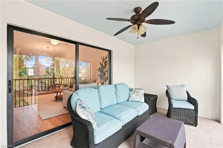 9832 Venezia Cir 1025, Naples, Florida 34113