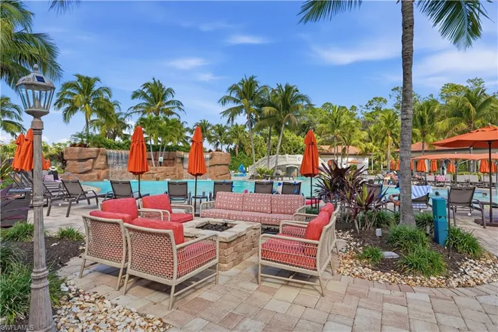 9832 Venezia Cir 1025, Naples, Florida 34113