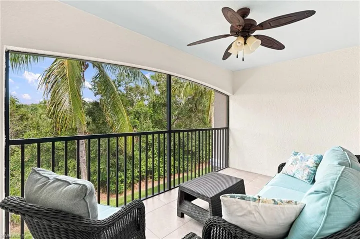9832 Venezia Cir 1025, Naples, Florida 34113